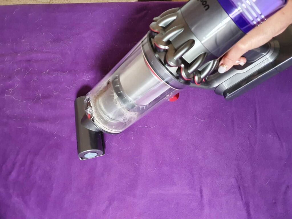 Als Handsauger ist der Dyson immer schnell griffbereit.