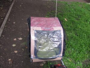 Hundeanhänger von Leopet mit Regenschutz