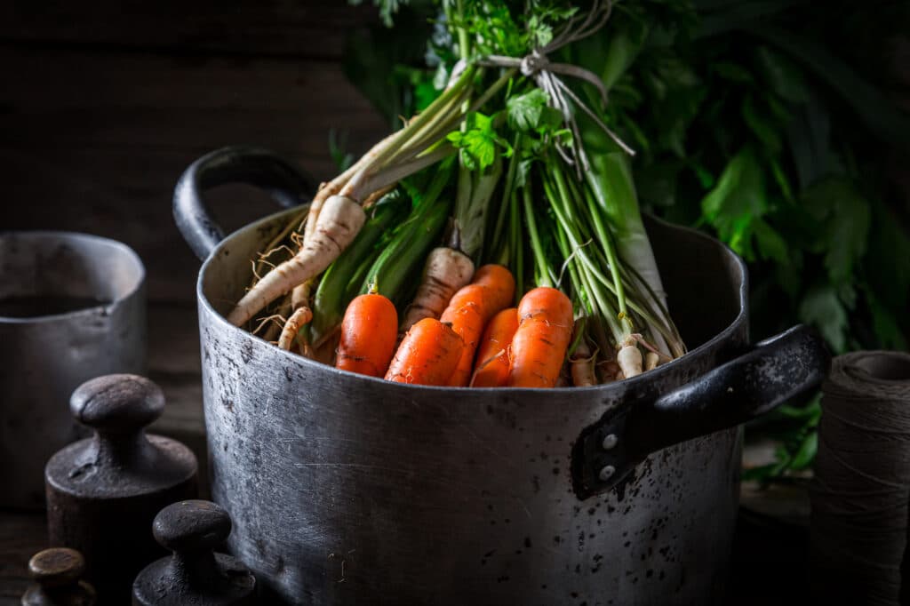 Für eine Mohrosche Möhrensuppe brauchst Du nur Möhren.