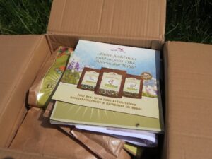 Ein Paket mit verschiedenen Produkten von Terra Canis
